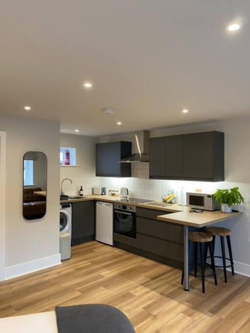 New Modern Studio Apartment Near To City Centre Salisbury Exterior foto